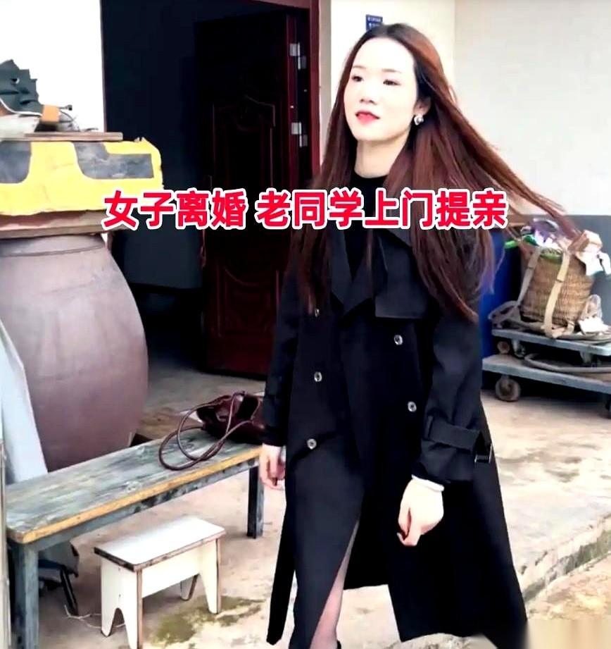 一万块现金，当着她娘家人的面，直接掏出来。
“先拿着花。”
这哥们儿，是来相亲的