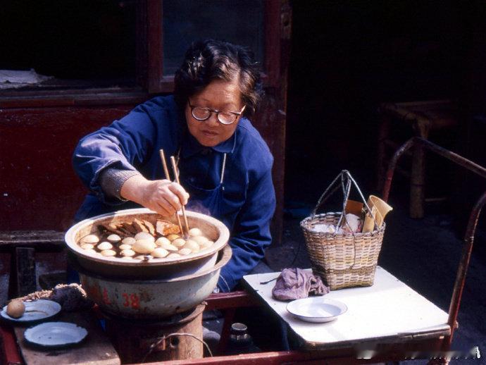 #上海生活# ​​​​1988年的上海老城厢，满满的旧时光[心]#上海吃喝玩乐f