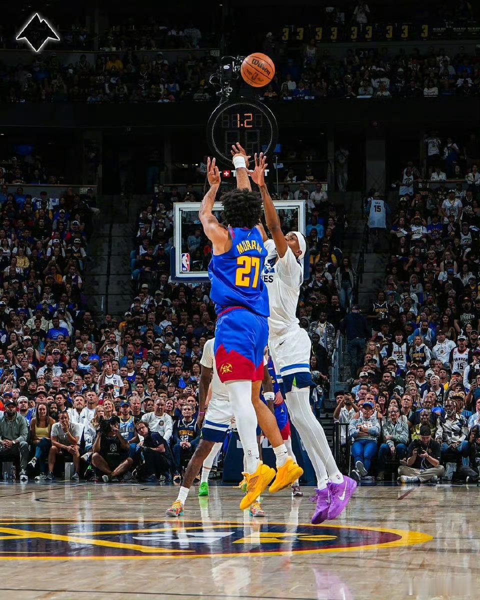 森林狼1-1掘金扳平，穆雷空砍30分7板7助约基奇拉了末节7中1，可以说是葬送了