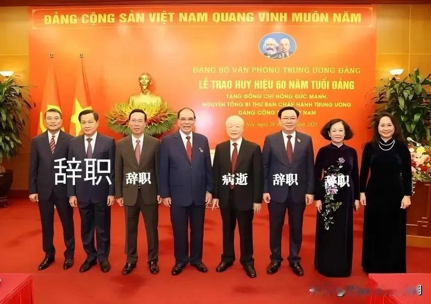 不知农孟德看了这些照片有何感受？遥想当年，那些曾为农孟德献花的人，有的已因病不在
