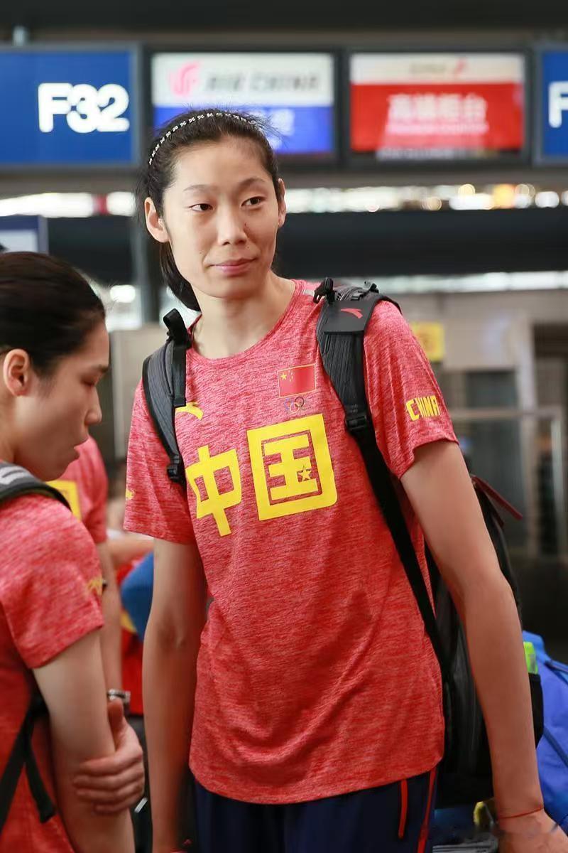 荣归故里，以排球反哺家乡 —— 朱婷周口训练营暖人心
从周口乡间走出，朱婷以世界