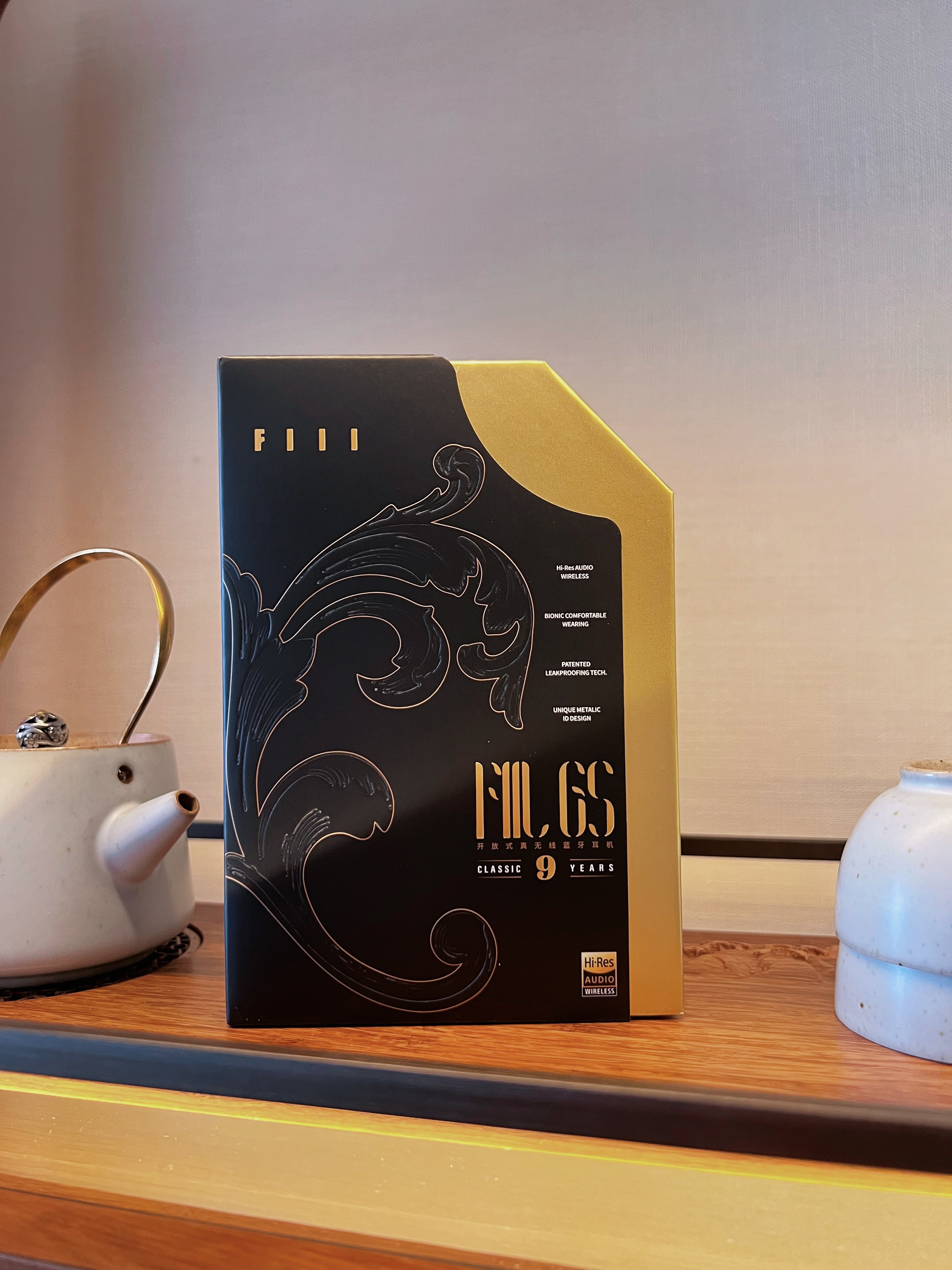 最近大家都不戴入耳式耳机了，那我也不戴了，我换成FIIL GS这款开放式蓝牙耳机