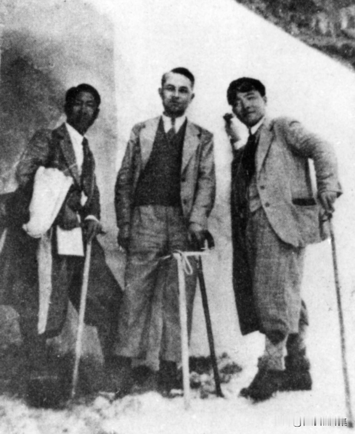 1935年春天，李四光当时正在英国讲学，与此同时他的两位学生——正在德国柏林大学