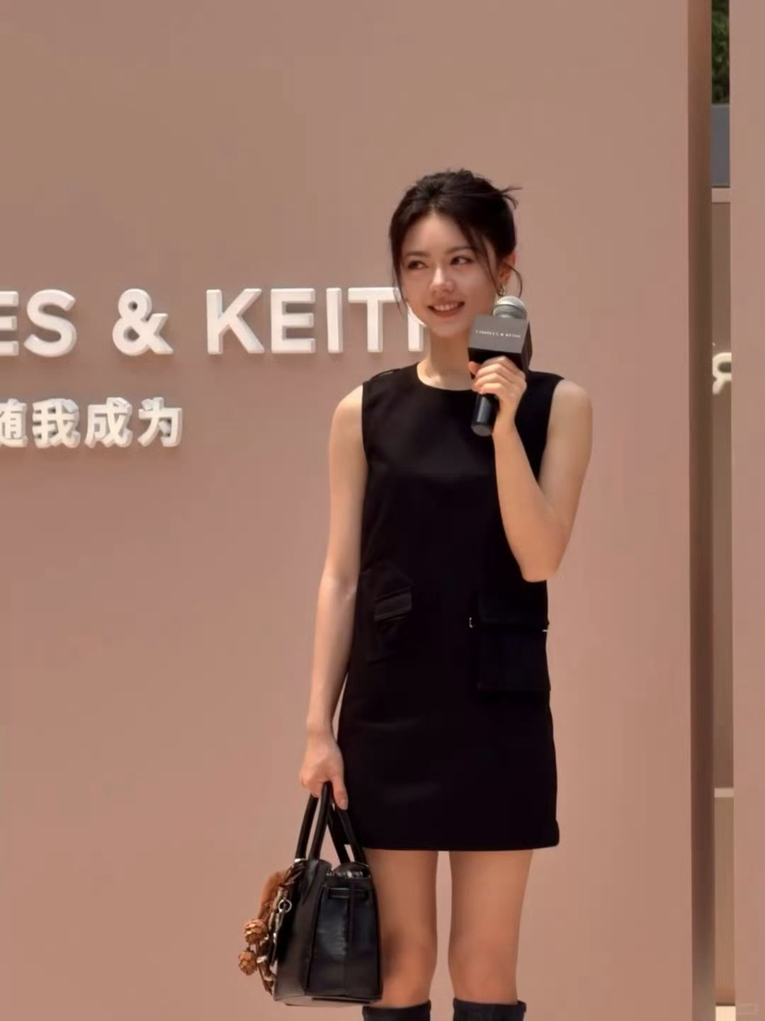 赵今麦高马尾千金麦麦这次活动的高马尾造型真的狠狠惊艳了，有一种贵气的千金感。五官