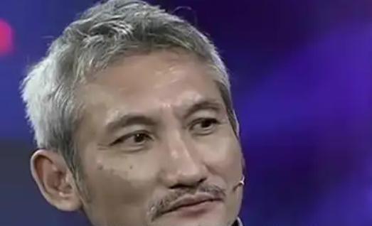 2013年，《鲁豫有约》的录制现场，聊到兴起处，空气忽然变了味。

原本一众名流