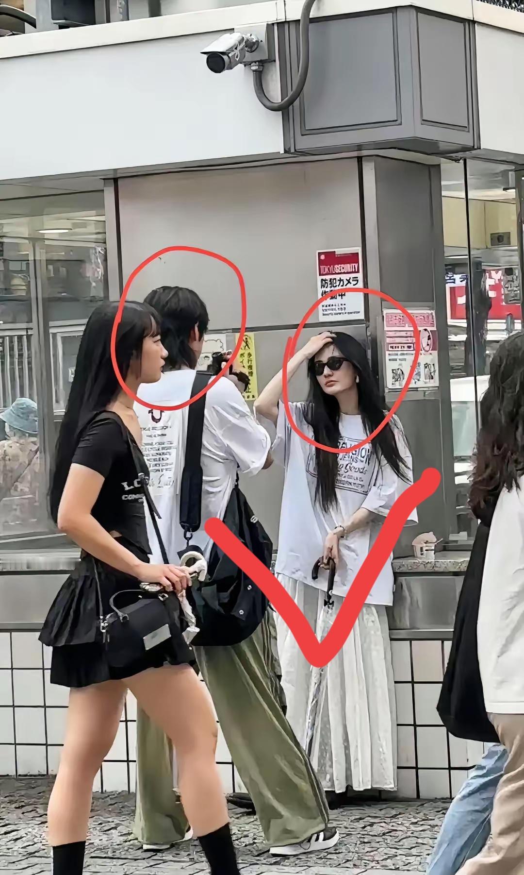 徐璐这波，彻底和过去“分手”！

你看徐璐，搂着小五岁男友在日本甜蜜拍照，张铭恩