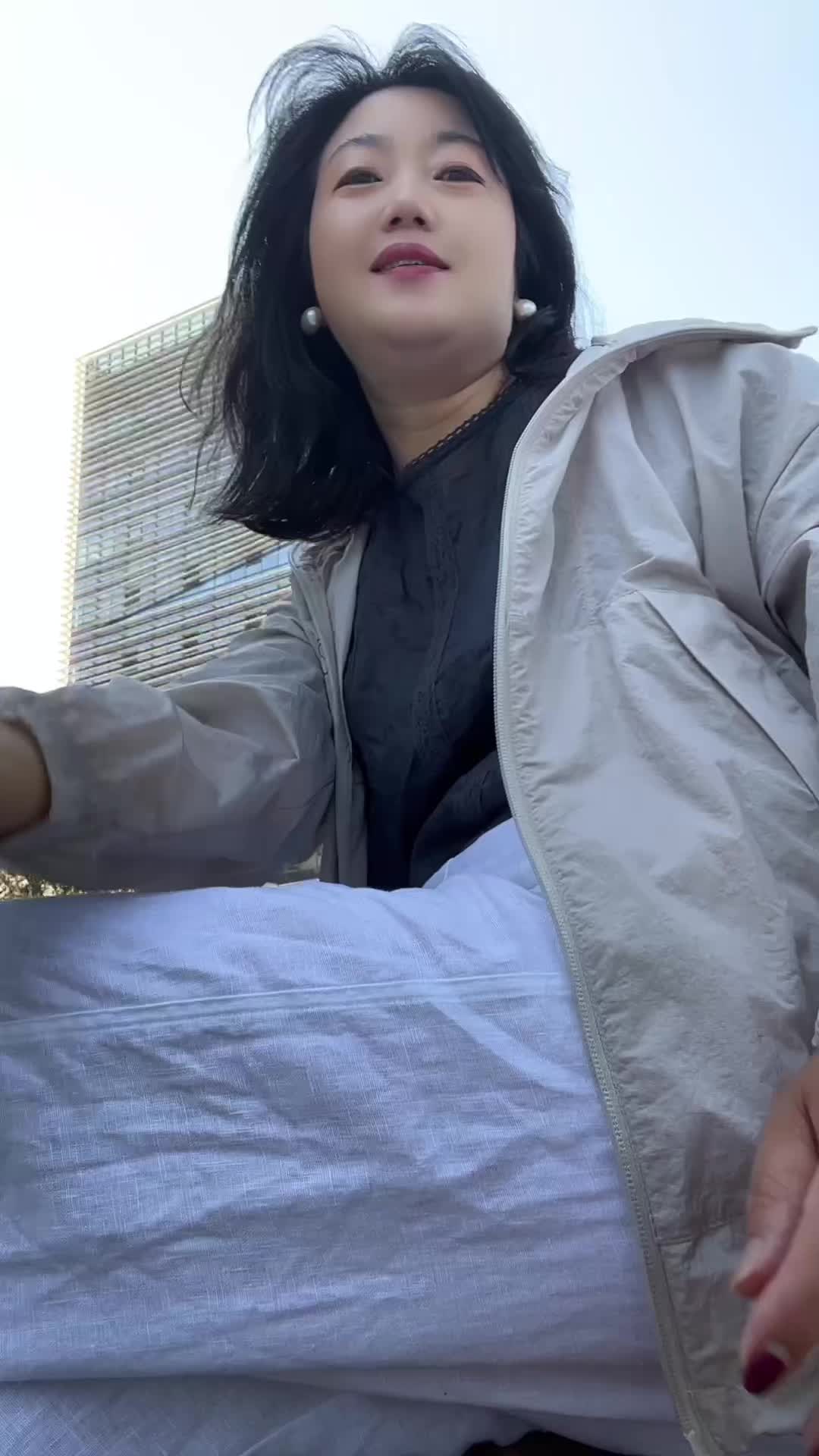 岁月的痕迹只是留在了脸上，心依然年轻
