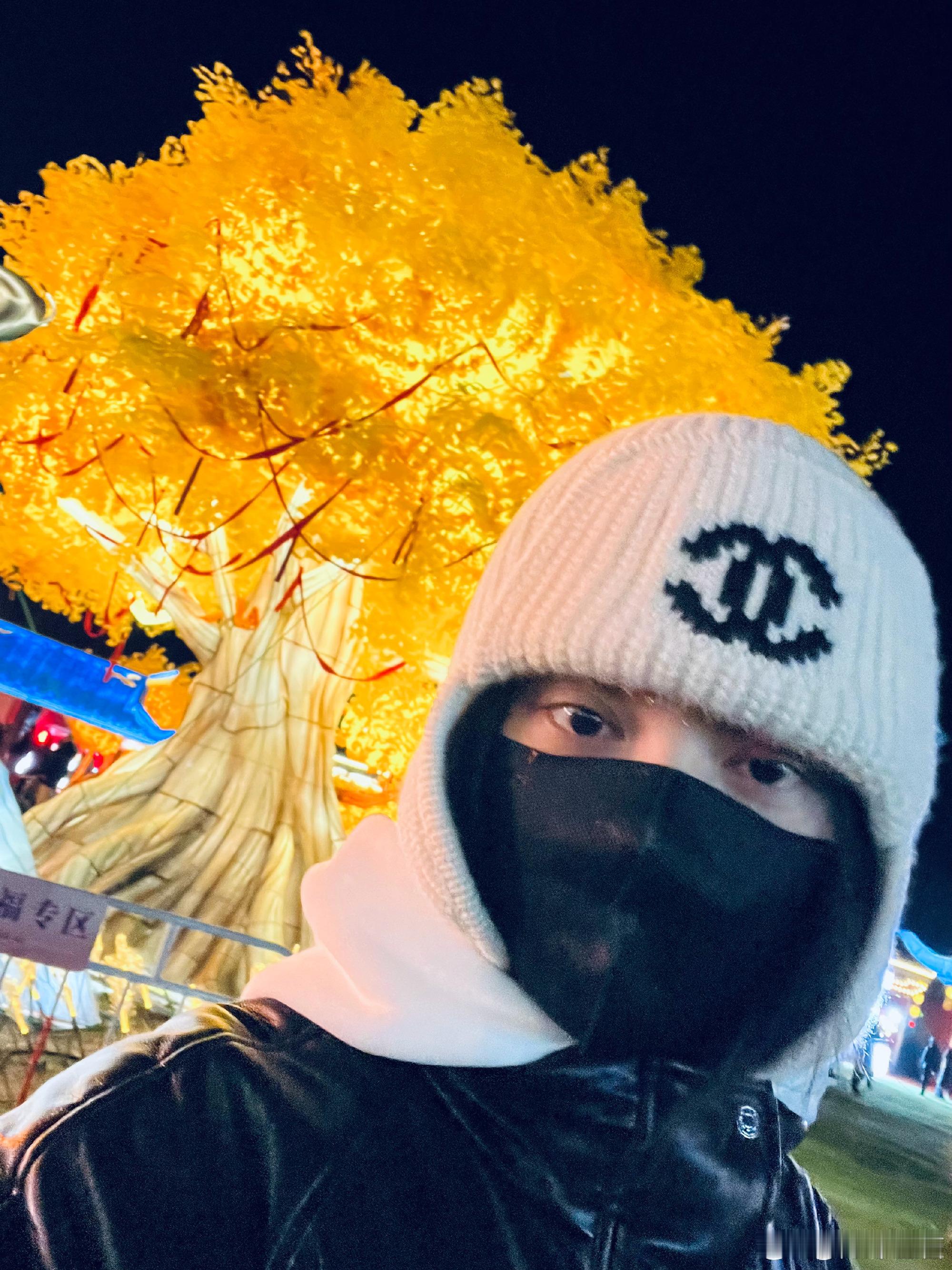 辛芷蕾徐梦桃拥抱名场面火了 抛开行业身份的隔阂，辛芷蕾与徐梦桃见面之后畅快相拥，