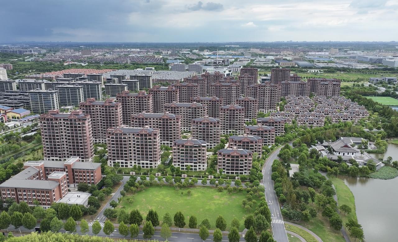 海纳郡的教师用房陆续也到了能上市交易的期限，“海纳郡”是浙大与海宁校地合作的重要