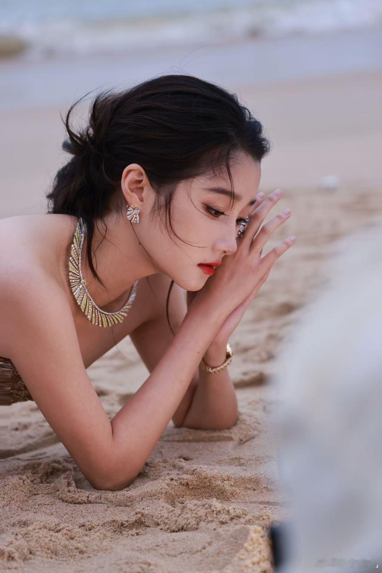 关晓彤淡淡的就很好 只是客观讲，对于女艺人来说，百变造型的魅力在于形象的可塑性与