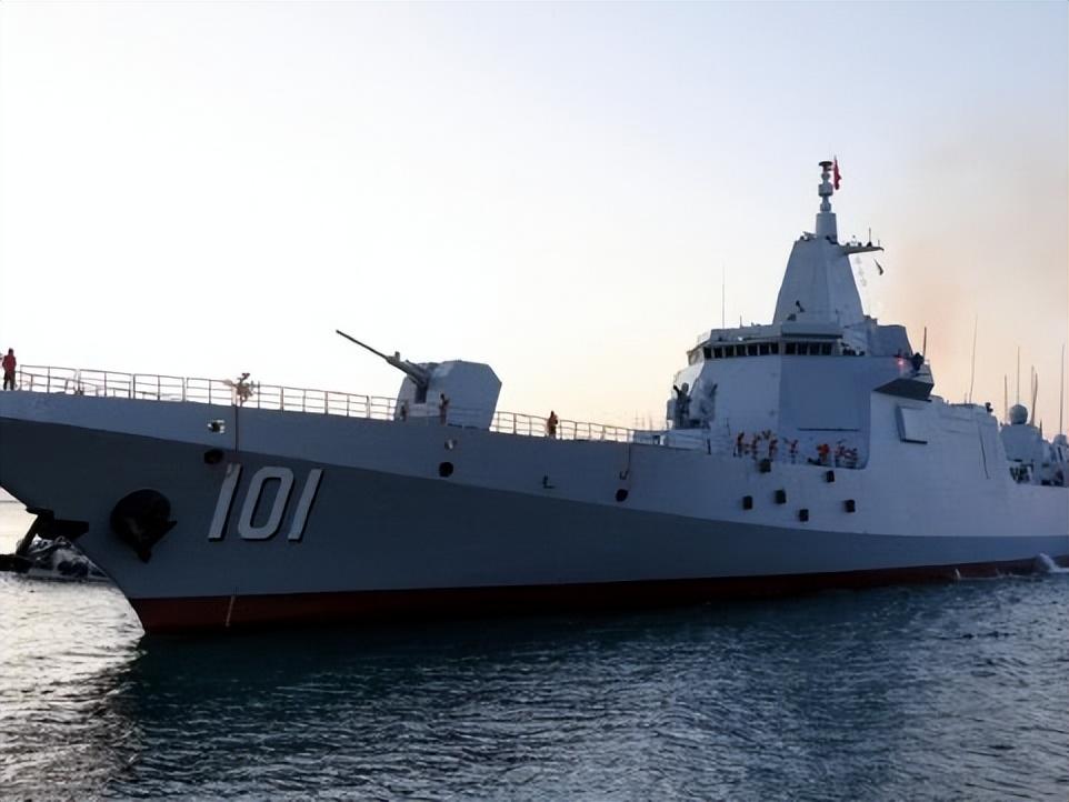 2026全球十大最强驱逐舰（综合战力排名）
 1. 中国 055型
 满载：13