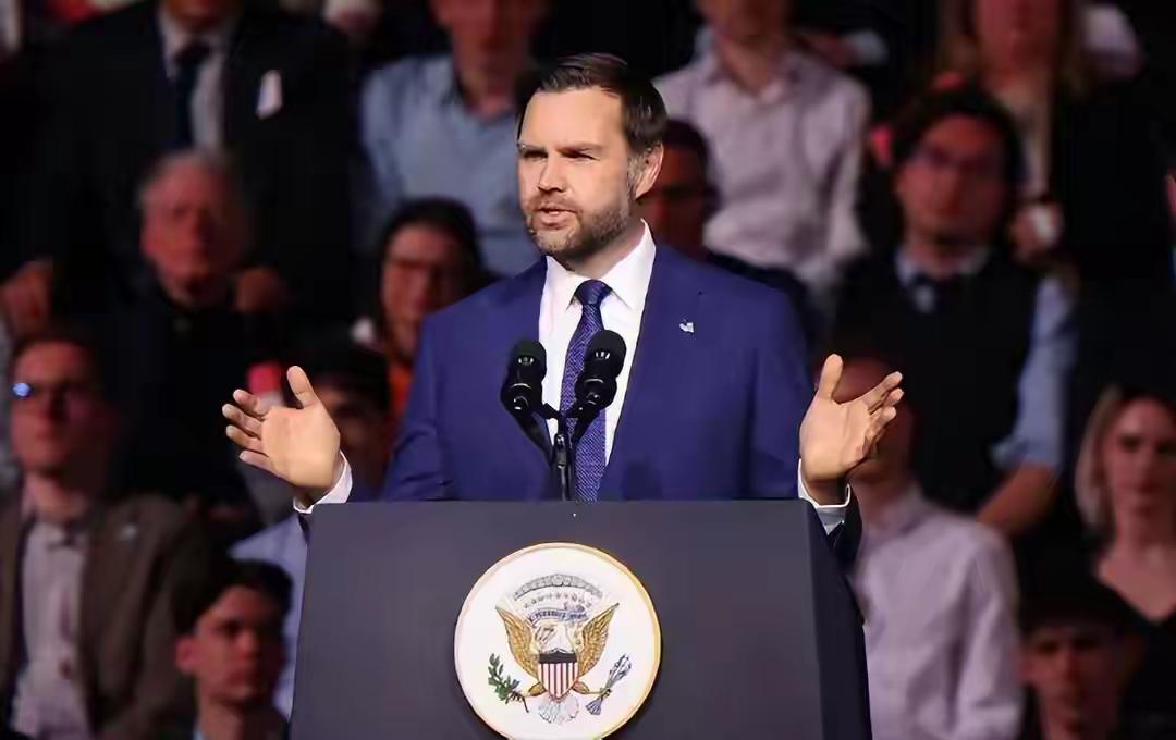  万斯演讲炸场：美国亲手拆了自己建的世界，苏联解体后最大变局来了！
 
炸锅了！