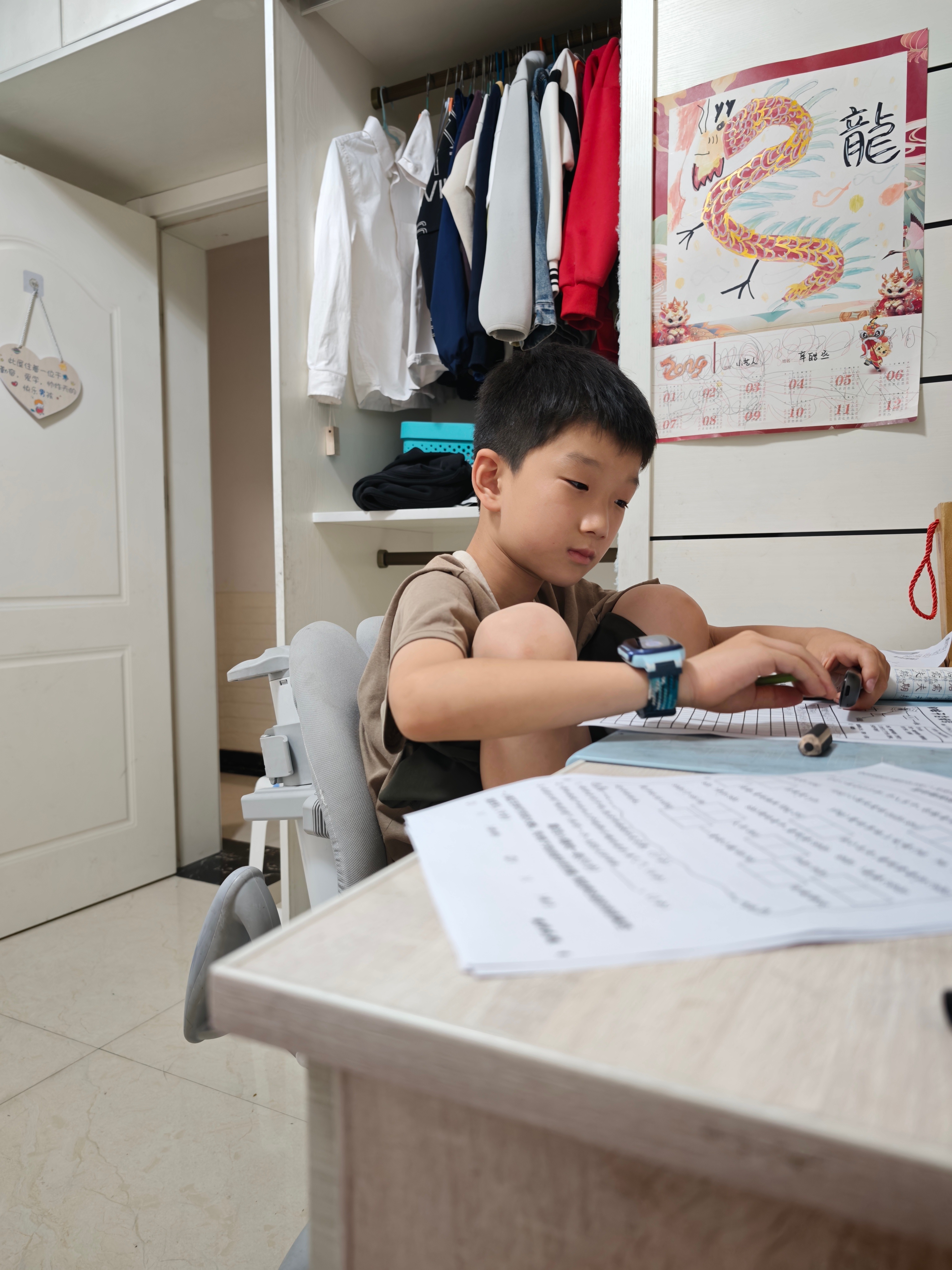 辅导小学生写作业一言难尽分分钟气哭你 