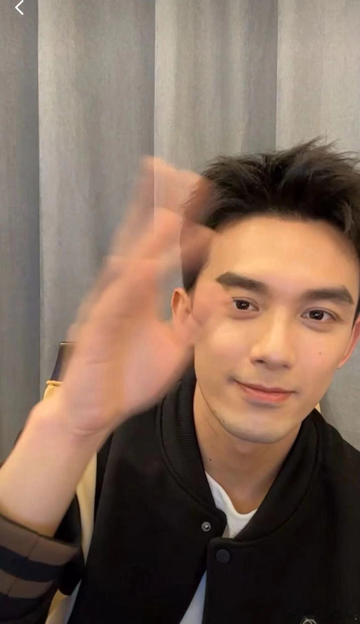 #吴磊下播前含着眼泪说再见#每演一个角色就像是真实体验了这个人的人生，之前的那些