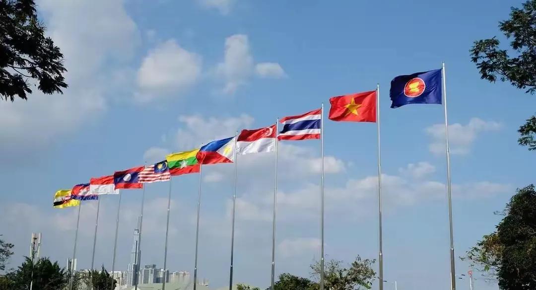 越南刚跟美国签完"初步关税协定"，本以为能松口气，结果华盛顿反手就甩出20%的常