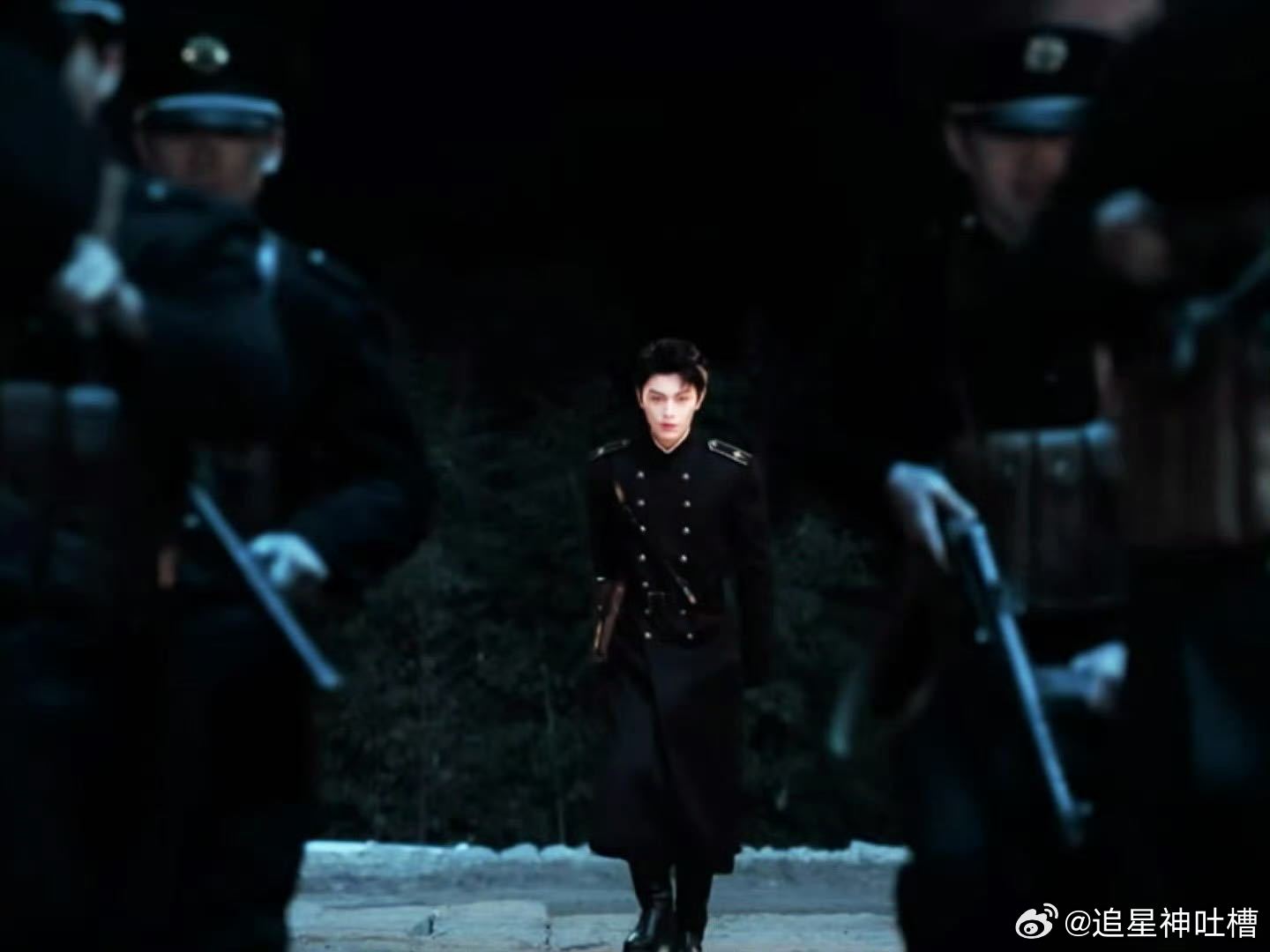 丁禹兮张海虾进行曲 张海虾行走镜头搭配这首进行曲展现出绝佳效果，乐曲鼓点和步伐一