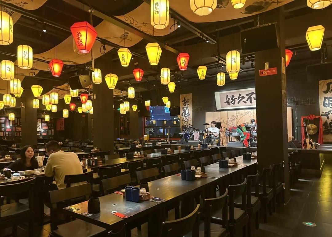番禺烧烤酒馆｜做番禺最有氛围的夜店
近几年，大家对夜生活品质的追求越来越高，烧烤