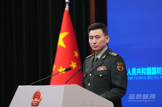 【国防部：背叛民族分裂国家的人终将被钉上历史耻辱柱】12月25日下午，国防部举行