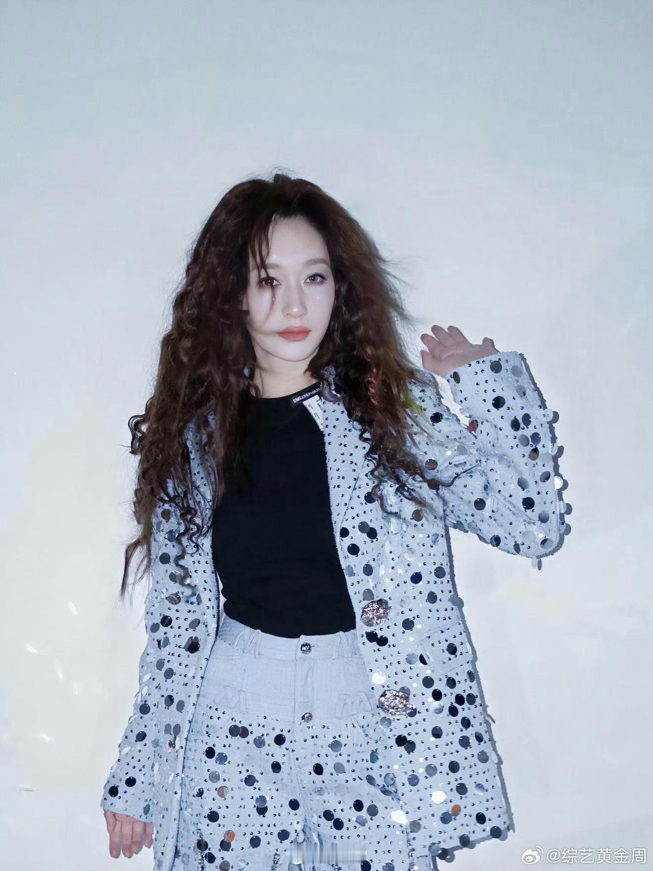李小冉刻在骨子里的普通disco不想睡的星期五群像 不想睡的星期五全员松弛氛围感