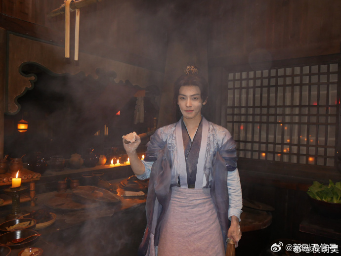 侯明昊发长文告别逍遥 告别红烨，感谢这段相遇，愿这个炙热又深情的灵魂，在另一个世