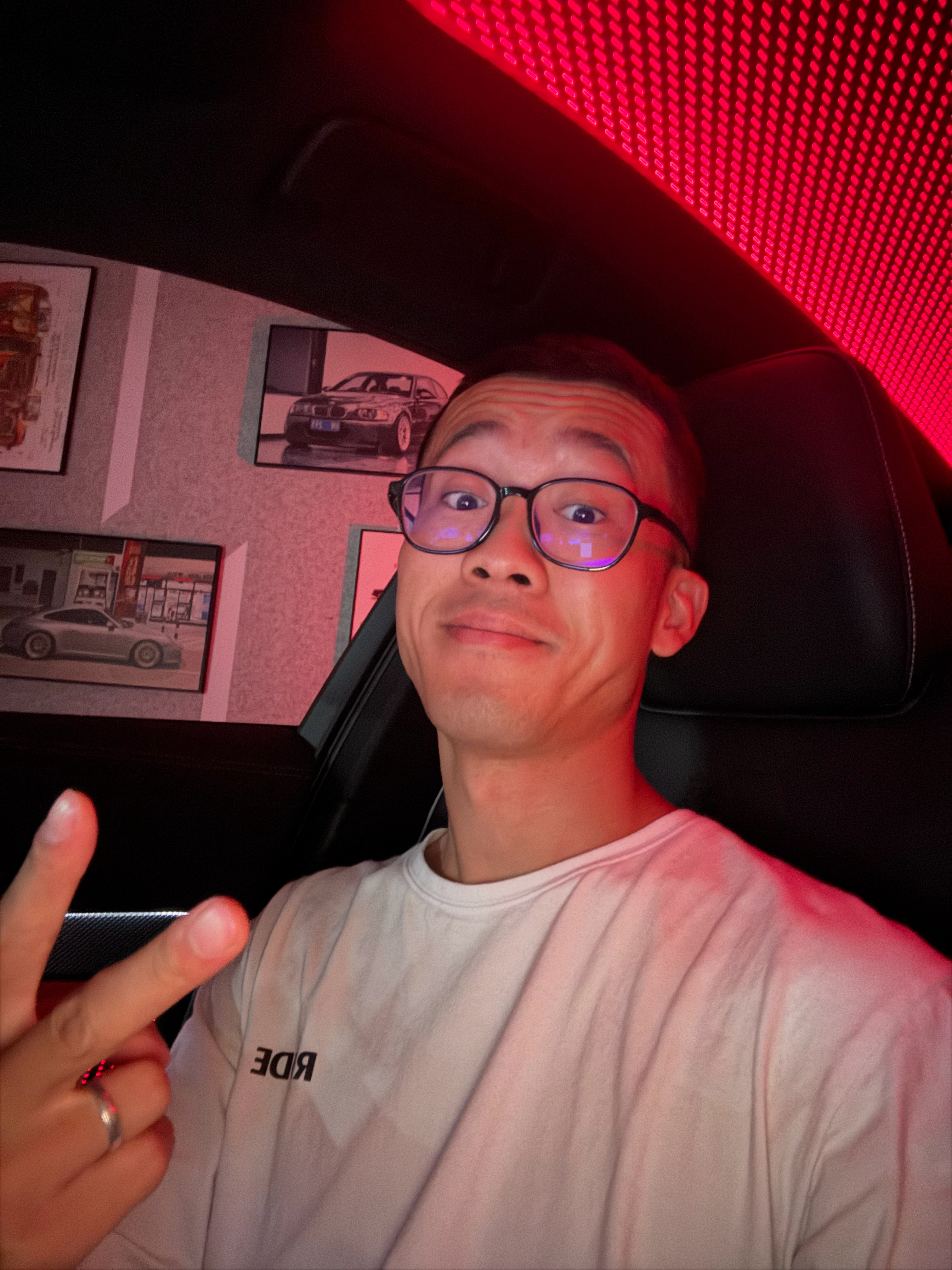 不愧是我最喜欢的汽车品牌 奥迪坐进来我都觉得自己帅气了不少[收到]  ​​​