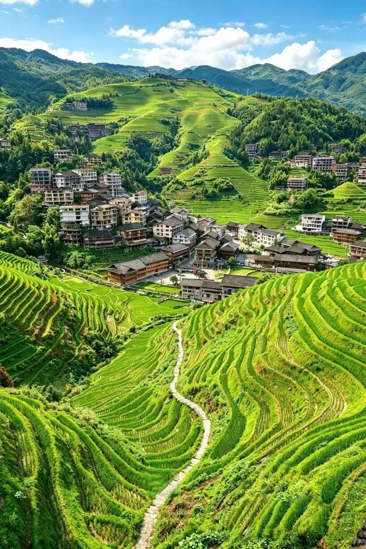 广西的短板就是夏天太热了，不然暑假去玩简直完美！山清水秀、水果自由、民族风情、夜
