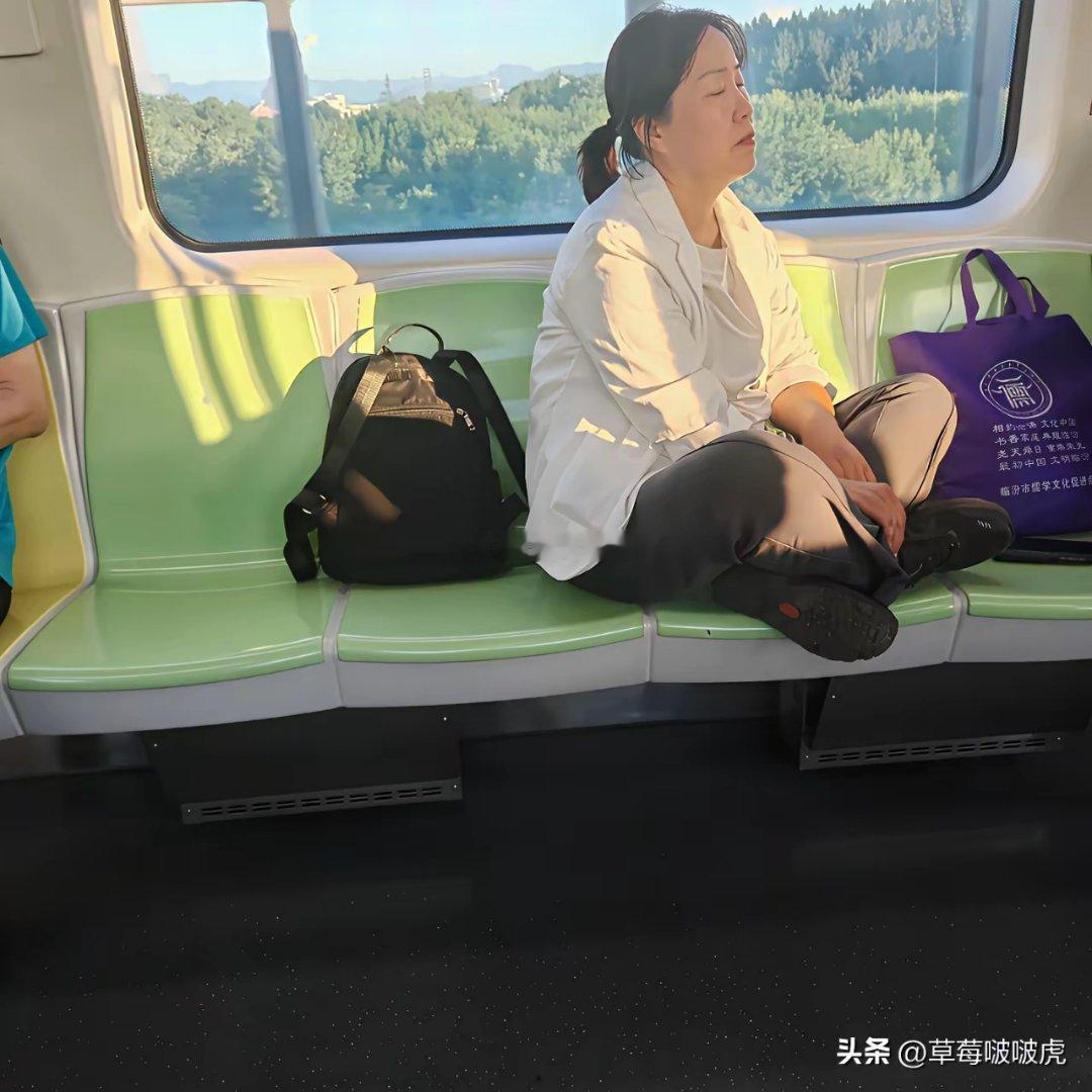 老天呐，她是怎么做到不脸红的啊！ 