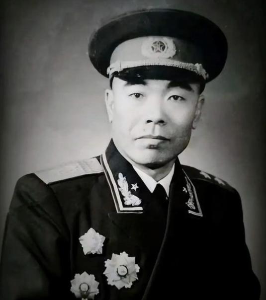 1948年，曾泽生在长春起义后，蒋介石气坏了，当即给北平宪兵团下了密令：“立即逮