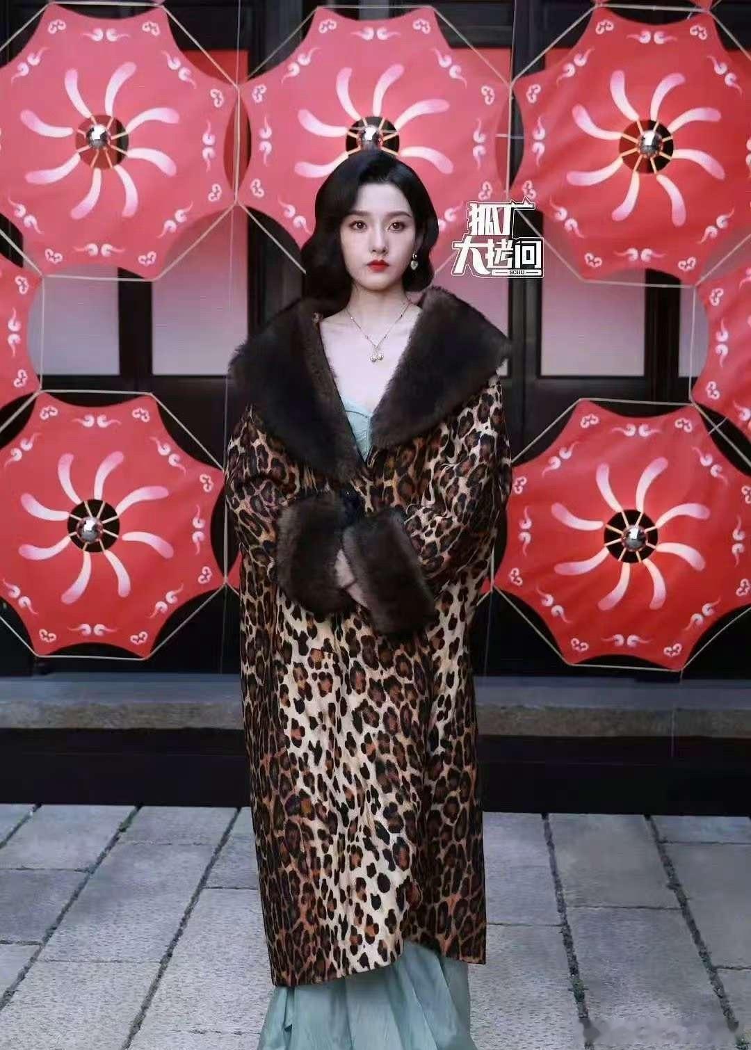 杨紫、宋祖儿华伦天奴活动生图，来看看造型如何？ 