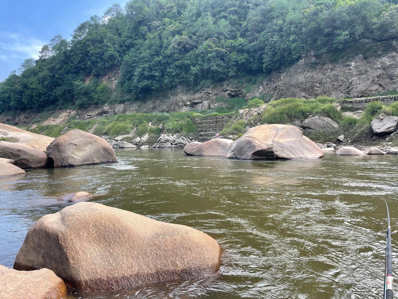 #半窗明月半床书，你出上联#满江珠玉满山林