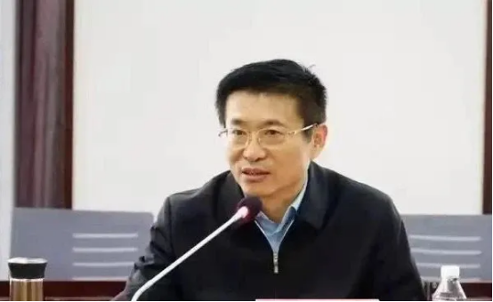 于文明，非法收受他人财物，数额特别巨大