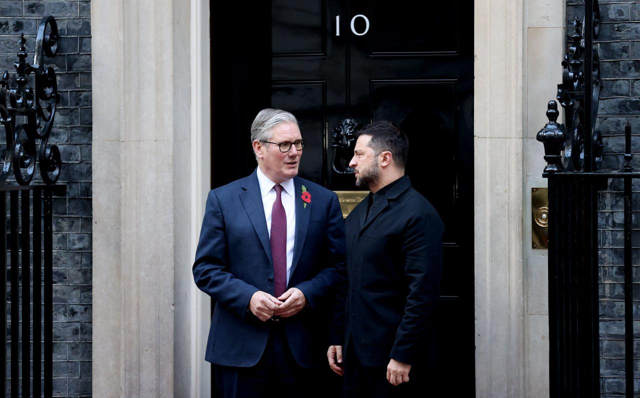 斯塔默的这一决定似乎宣告了跨大西洋蜜月关系结束。
      在变乱交织的地缘政