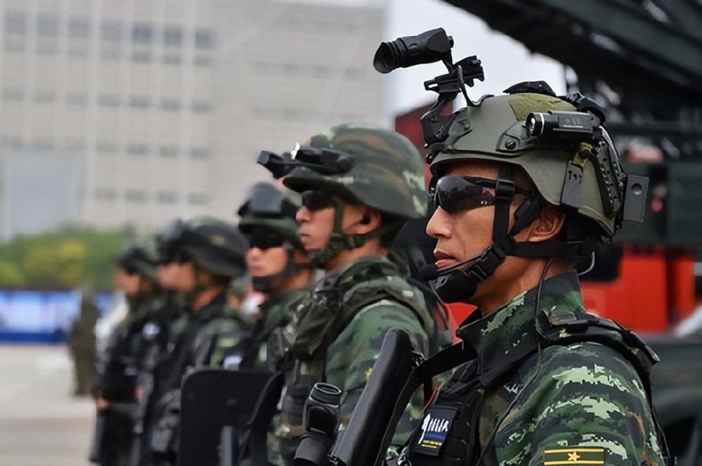 从雪狼到雪豹！这支国字号反恐劲旅，选拔淘汰率高到惊人，每一步都是炼狱淬炼。

提