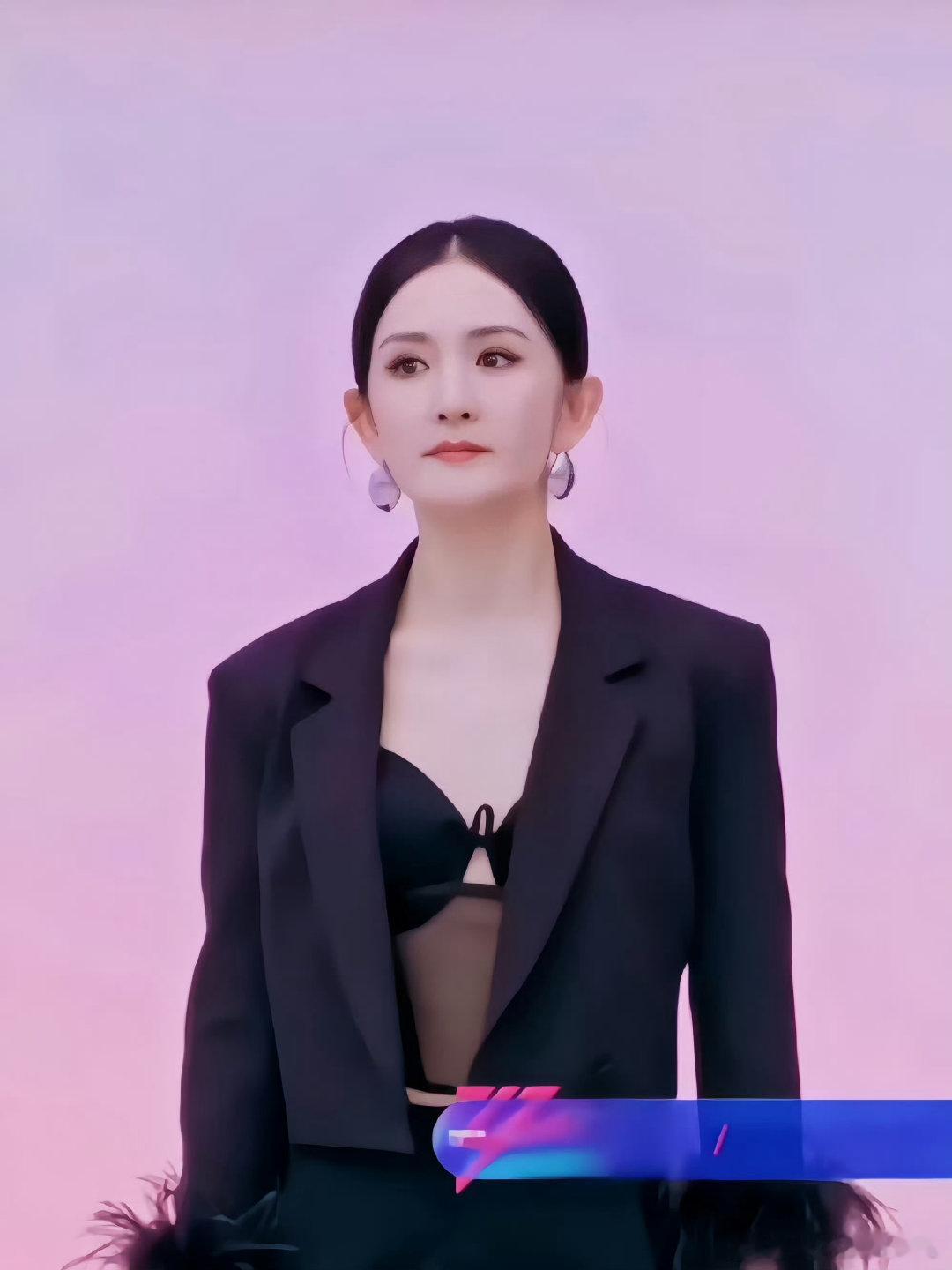 谢娜刚开完演唱会就去主持浪姐谢娜刚开完演唱会就去录浪姐乘风音准对决赛光是听完演唱