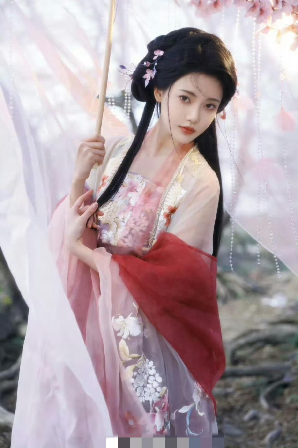 《归良辰》女主之争愈演愈烈 张雅钦刘些宁各有优势难分高下
 
古装剧《归良辰》的