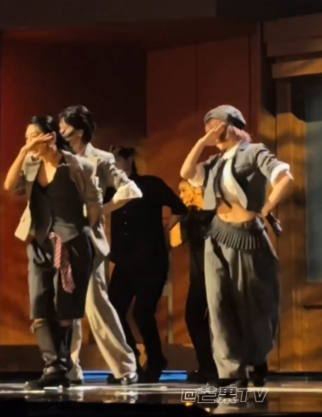 祝女孩们都勇敢一点这就是浪姐的意义——不被定义，勇敢突破。舞台上的每一次绽放都耀