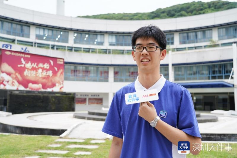 #深圳16岁编程大神火了#【深圳16岁“编程大神”：用AI，两小时制作一个小程序