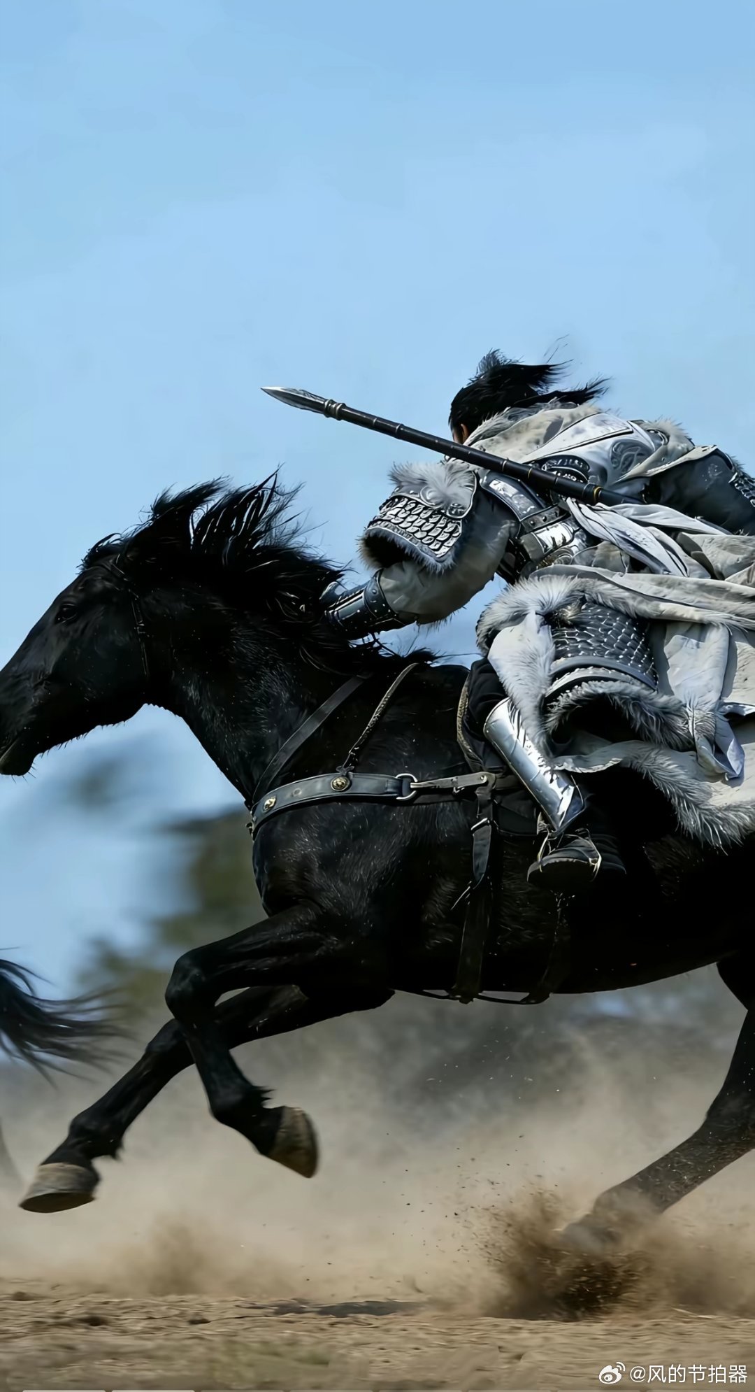 何润东是大骨架，只要他不张嘴，他就是那种称霸北方雪原的首领何润东这张剧照好高大威