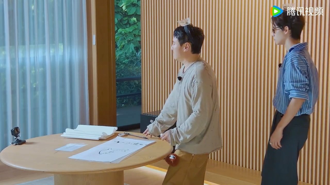 沈腾的综艺感从来不用刻意营造，画画环节稳定发挥笑点。本想闭眼静静回味作品，没想到