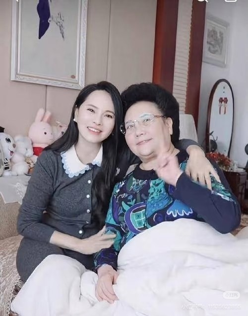 秦昊我后面有吻戏你受不了真的特别甜，而且两位相处模式也很好啊！很尊重对方，家庭环