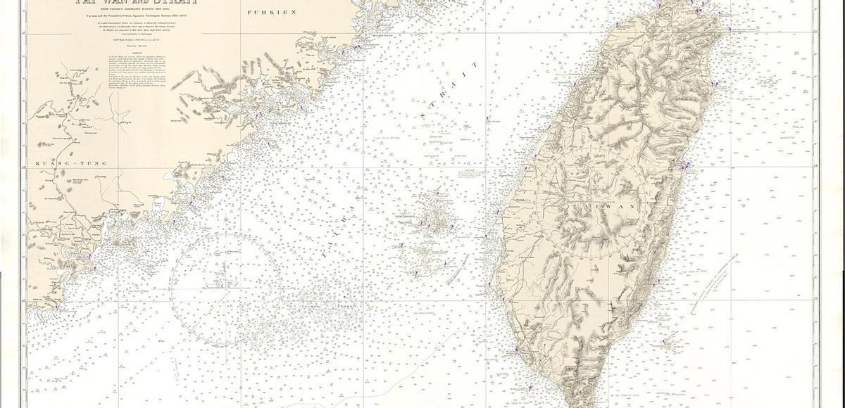 去年2月，美国"约翰逊"号驱逐舰和"鲍迪奇"号海洋测量船穿过了台湾海峡。一位美国