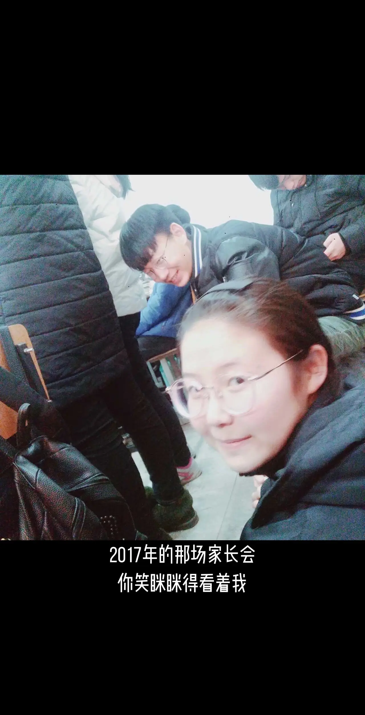 今天坐地铁回家时看到了一对高中生，我没忍住一下子哭出来了，然后我开始翻...