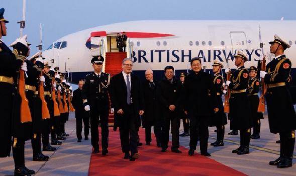 抵达北京后英国首相斯塔默今晚（1月28日晚）写道：“已抵达中国——我来这里是为了