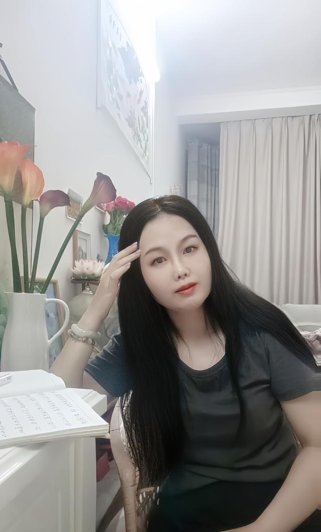 我去县城看同学，她花两万祛斑后颜值爆表，我说她该去南宁发展。县城太小了，啥事都藏