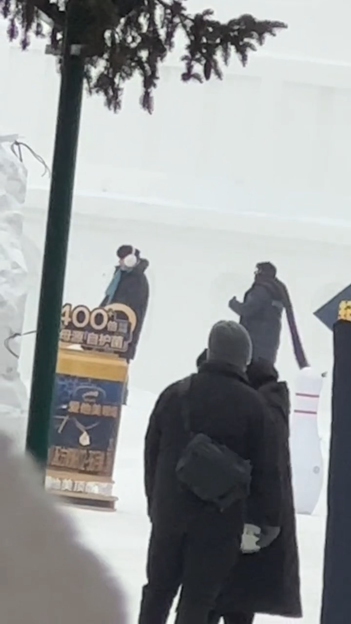 哈哈哈哈哈你怎么不去晓明哥面前表演这个许文强甩围巾（cr📕哈哈） 王鹤棣宇宙闪