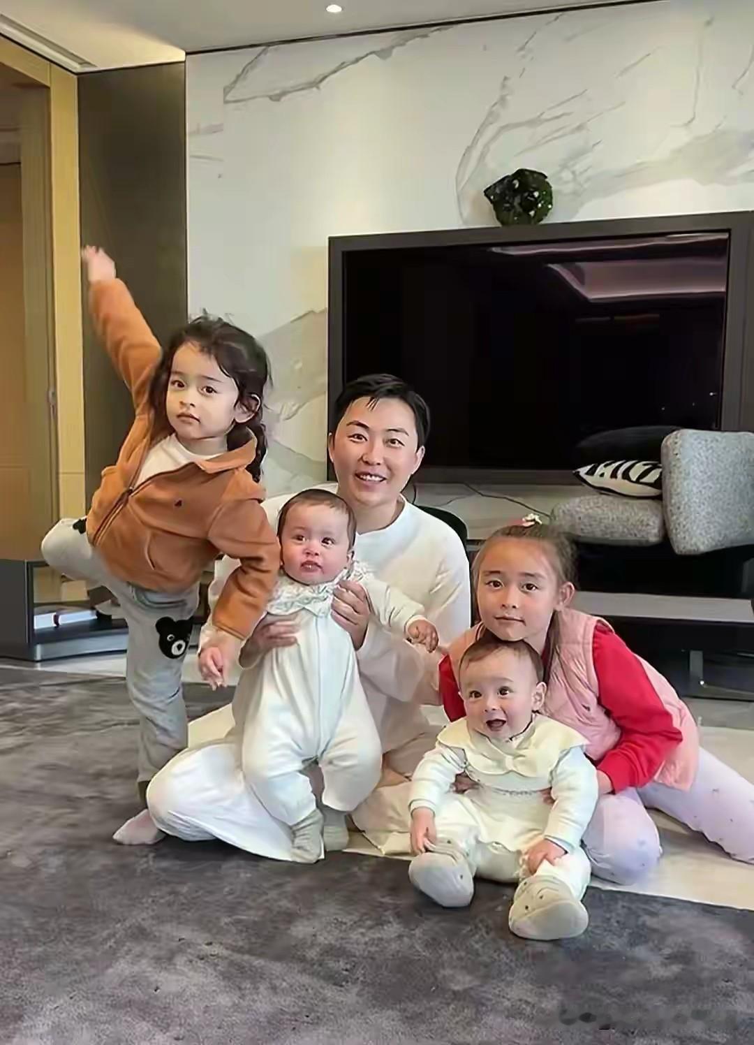 婚姻对女人最大的红利，就是收获一个孩子，真没别的好处了。

并不是女人需要婚姻，