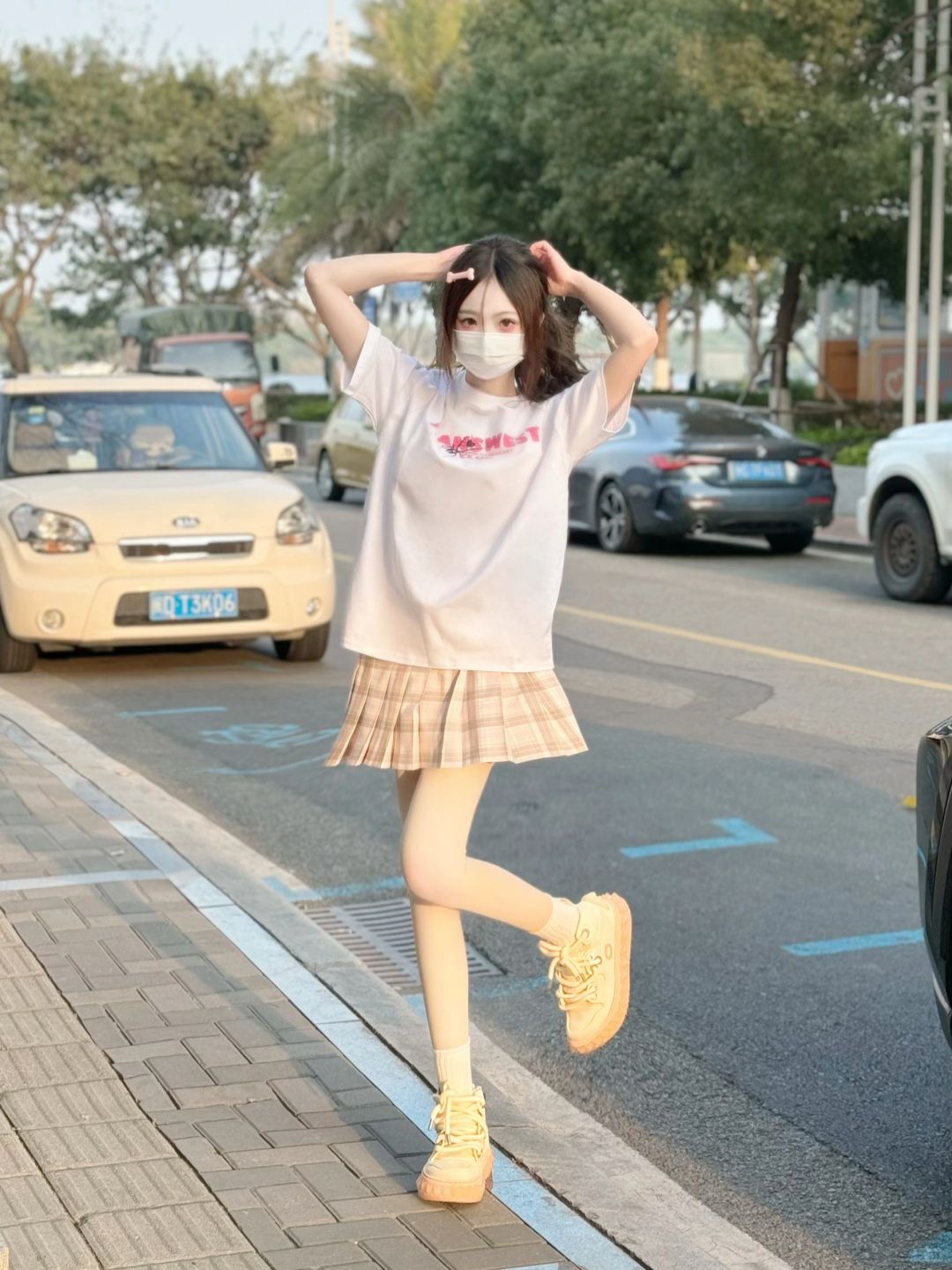 下楼散步遇到了个好甜的清纯女高！！💕