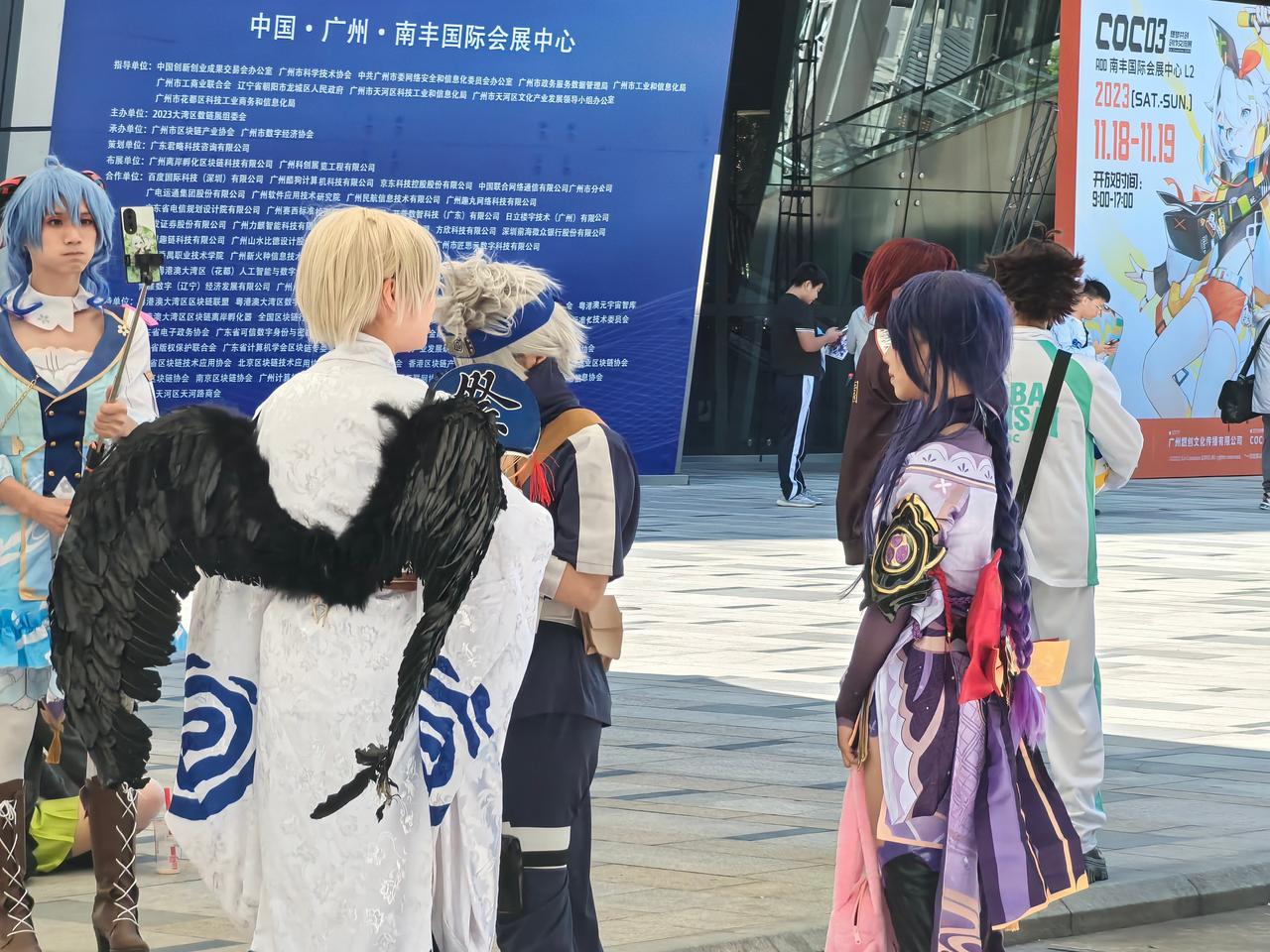 我超，车展旁边是二次元！