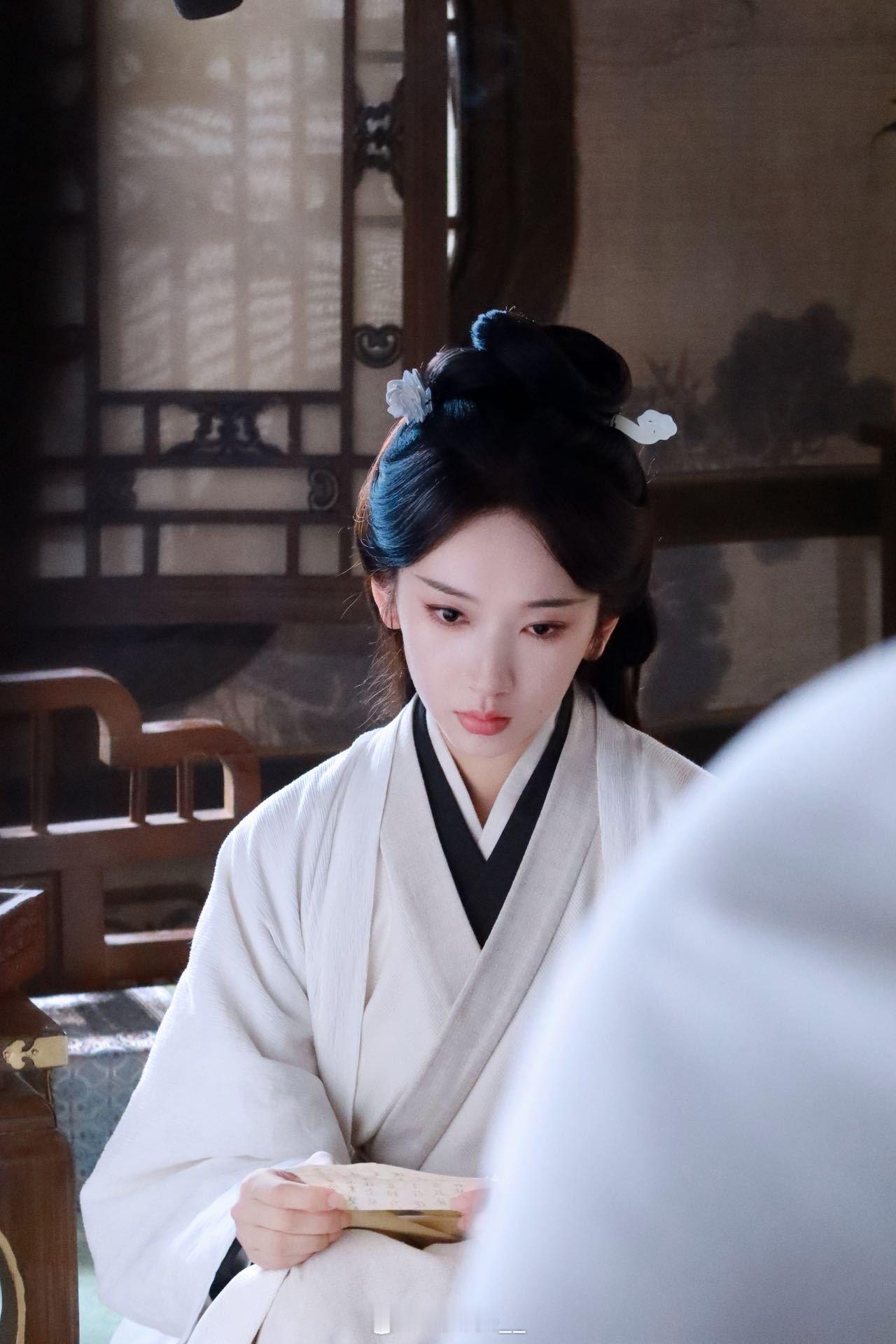 补一些错过的造型～刘令姿 《桃花映江山》孟蓁蓁丧服（白衣）含泪 ​​​