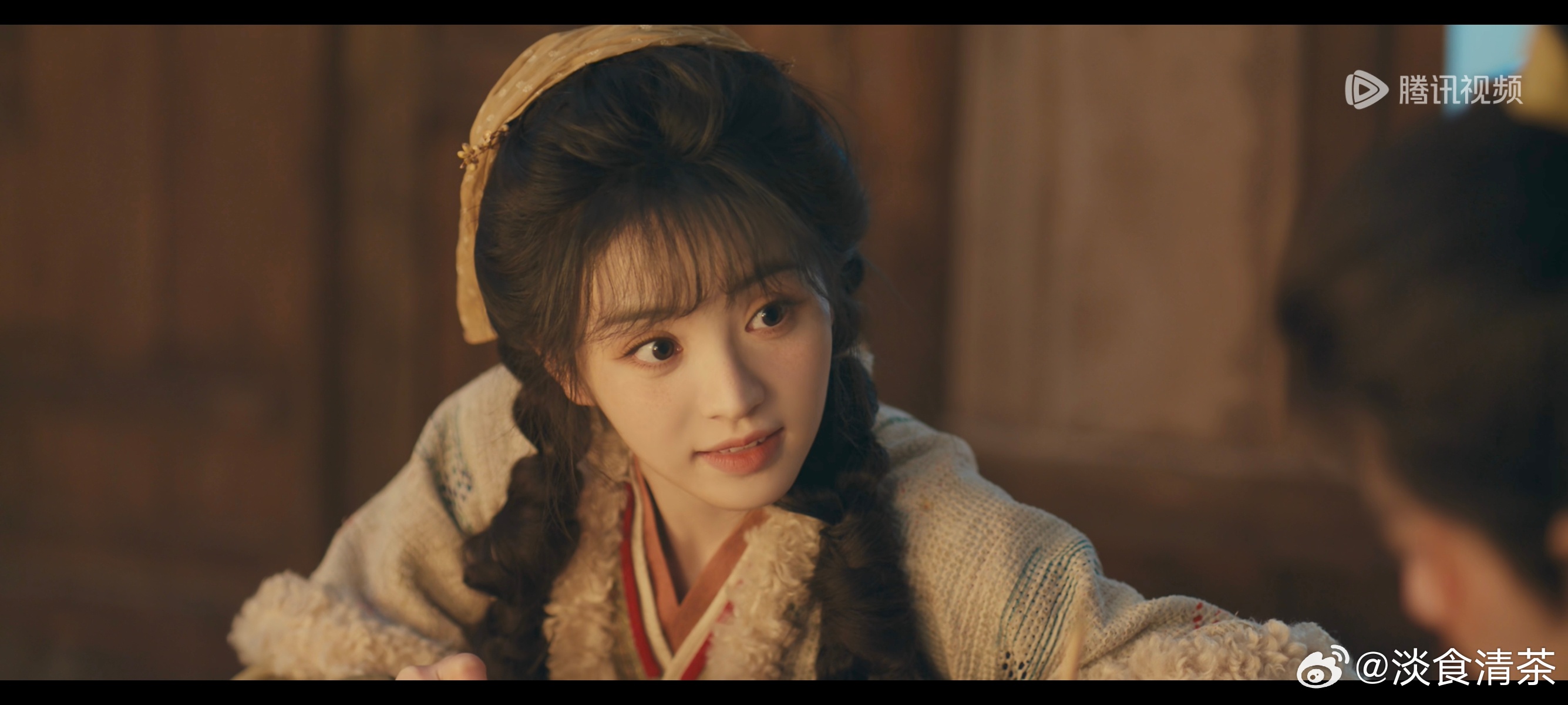 看完5集《逐玉》，剧情不算新鲜，但细节刻画可以，看脸就已经很开心了。男女主靠近的